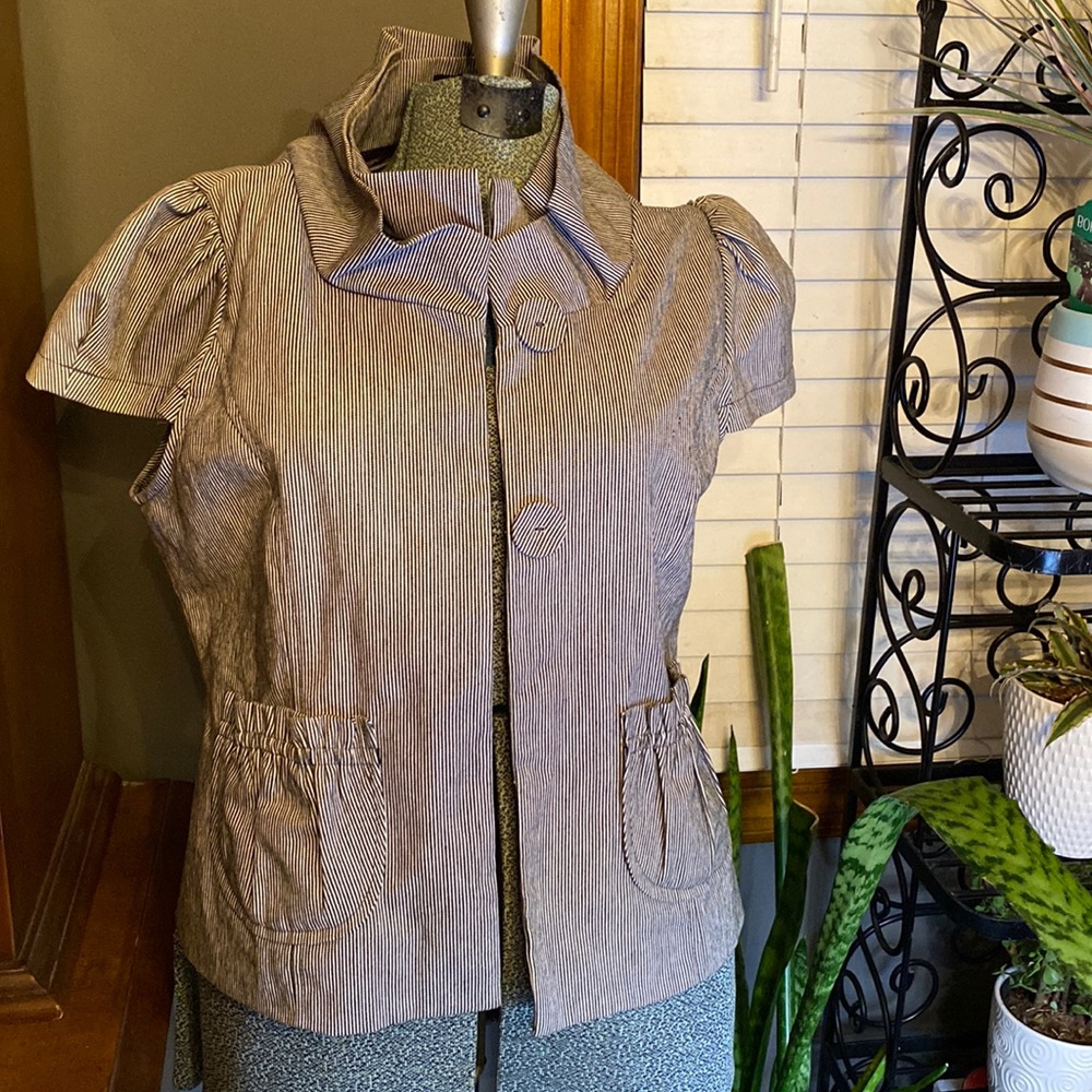 Boutique brand 21 short sleeve jacket with collar detail